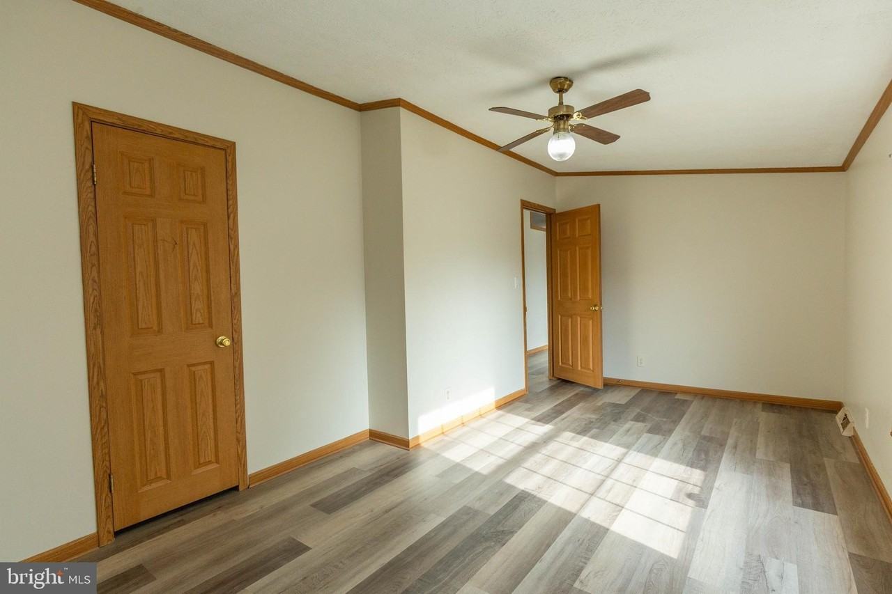 202 Teal Rd - Photo 7 of 38