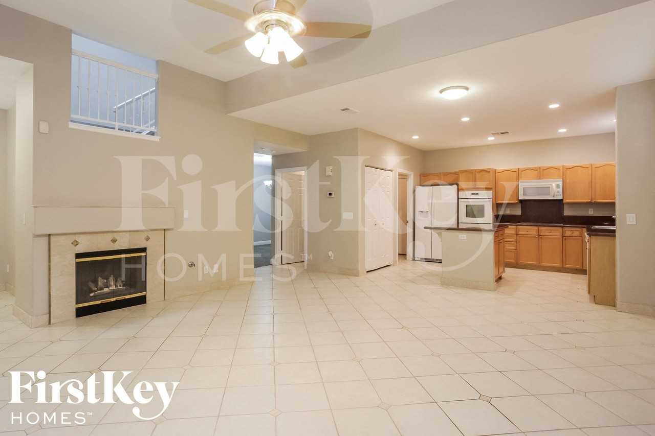 7937 Aviano Pines Ave - Photo 5 of 15