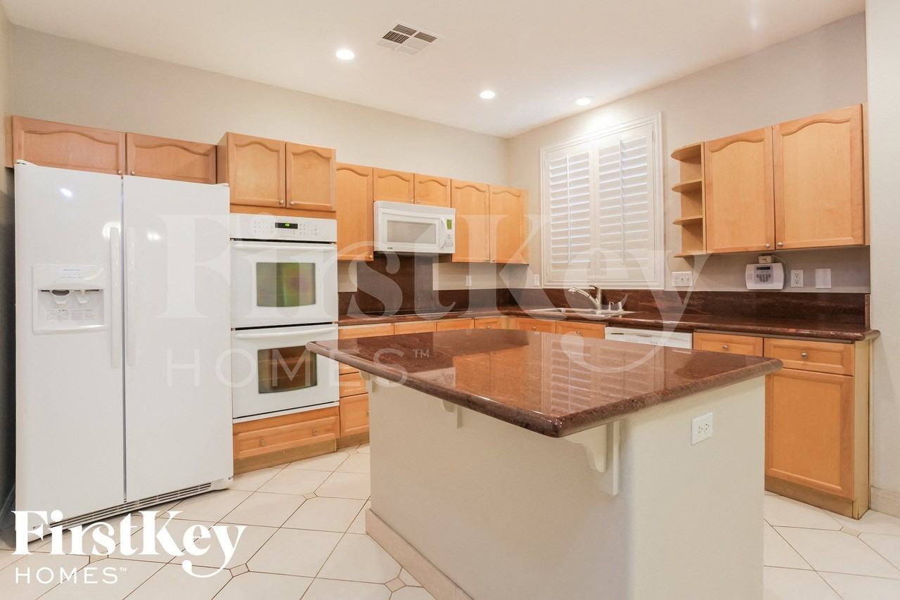 7937 Aviano Pines Ave - Photo 7 of 15