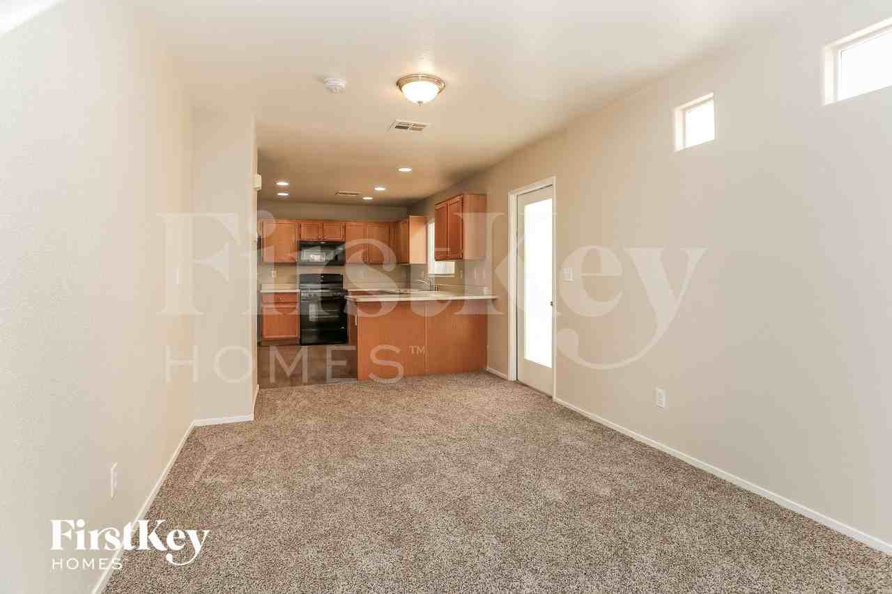 5260 Paradise Valley Ave - Photo 2 of 15