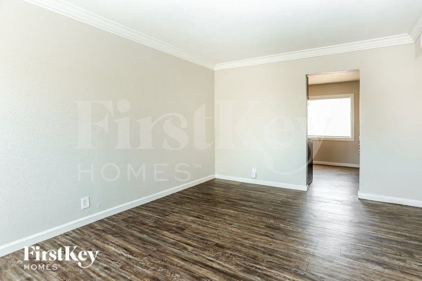 1904 Carver Ave - Photo 3 of 15