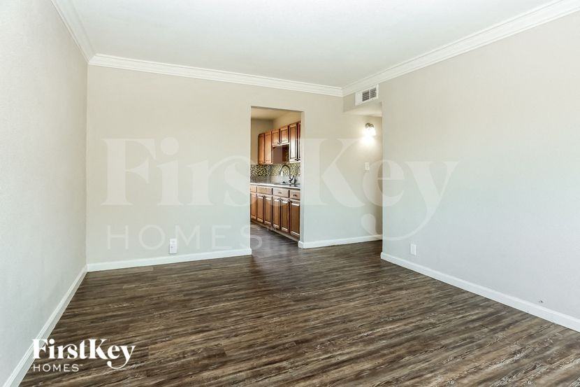 1904 Carver Ave - Photo 4 of 15