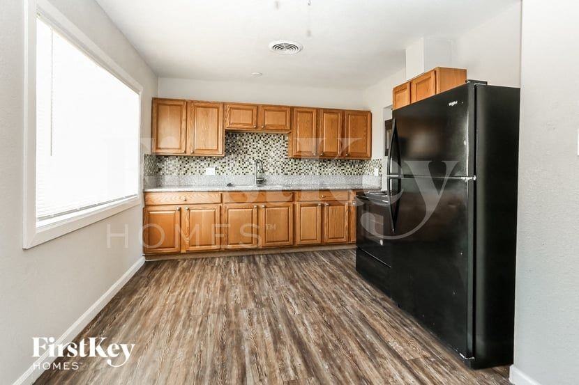 1904 Carver Ave - Photo 6 of 15