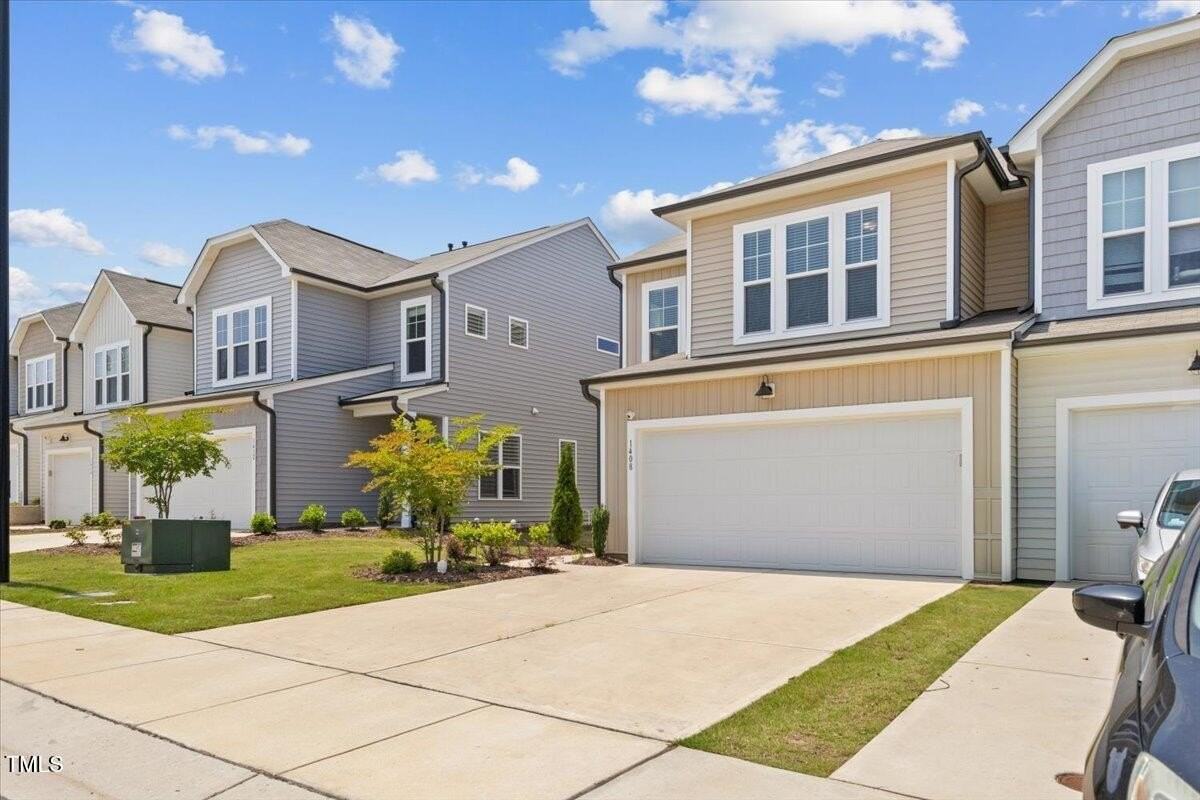 1408 Smokey Mountains Street - Photo 3 of 38