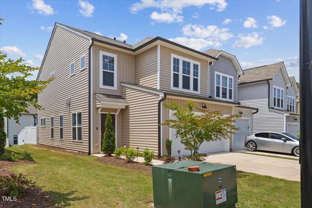 1408 Smokey Mountains Street - Photo 4 of 38