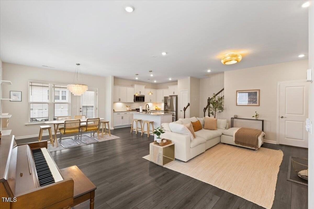 1408 Smokey Mountains Street - Photo 7 of 38