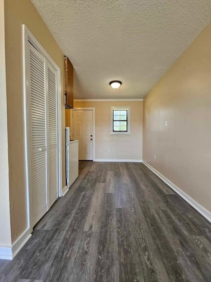 910 Loch Laurel St Unit B - Photo 3 of 7