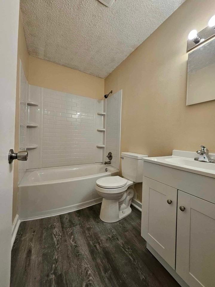 910 Loch Laurel St Unit B - Photo 6 of 7