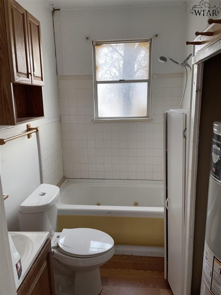 2215 Taylor St - Photo 4 of 6