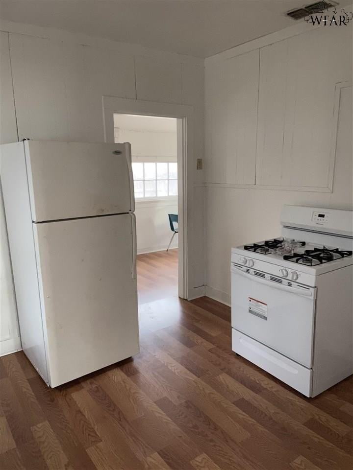 2215 Taylor St - Photo 6 of 6