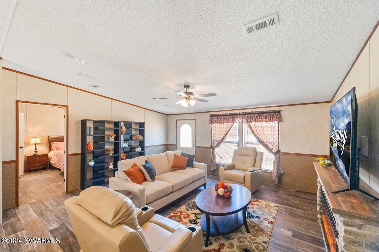 7825 S Loma Ln - Photo 6 of 23