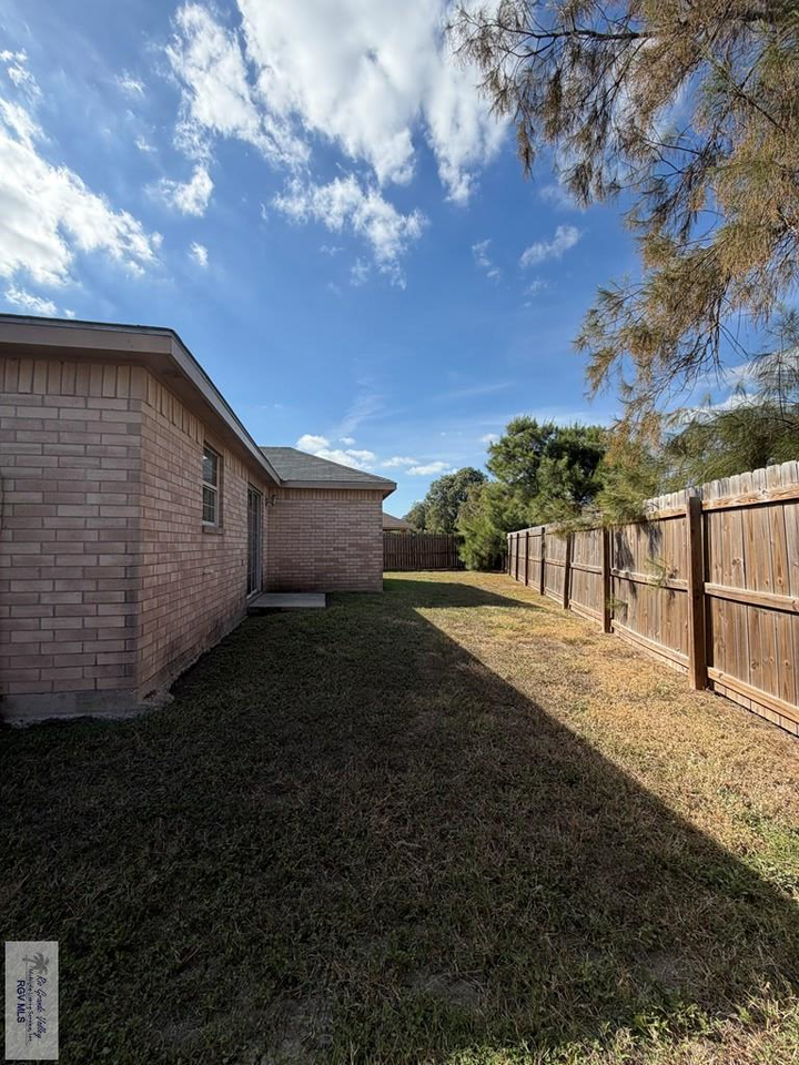 3360 Brasilia Drive - Photo 2 of 11