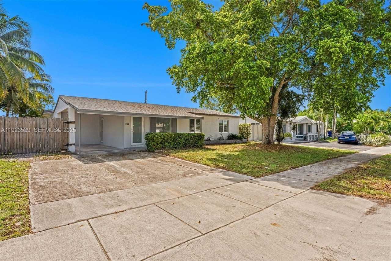 1390 Southwest 50th Avenue - Photo 2 of 29