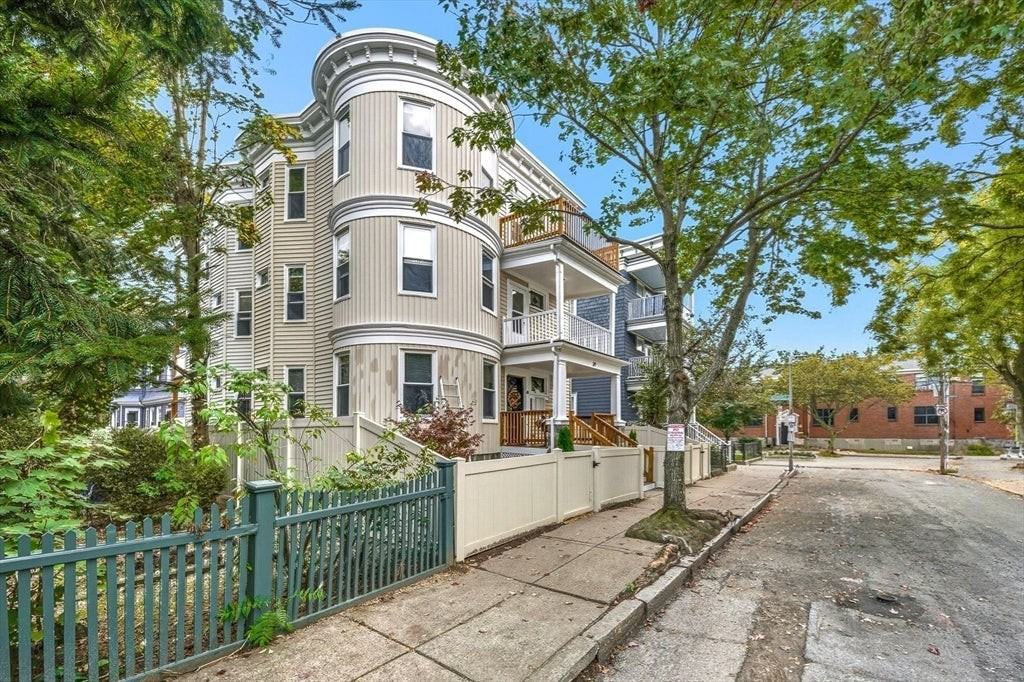 24 Hinckley Street - Photo 4 of 36