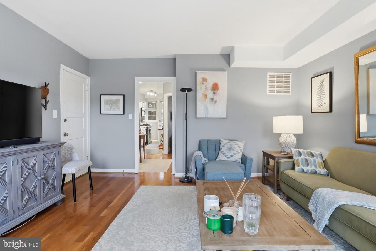 7 Russell Rd ##D - Photo 7 of 27