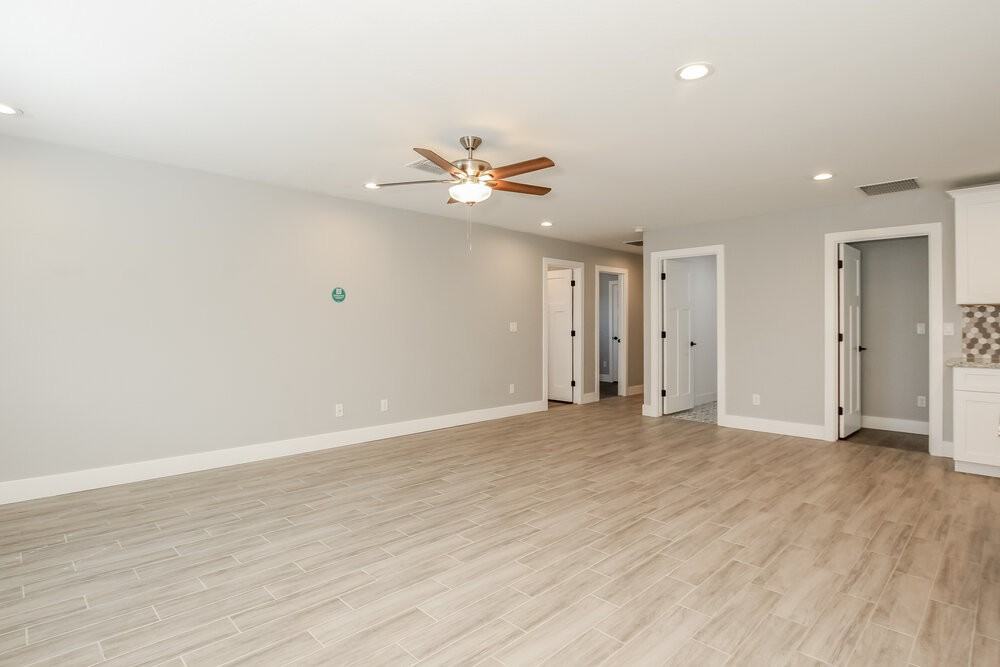 4920 S 23rd Ave - Photo 3 of 16