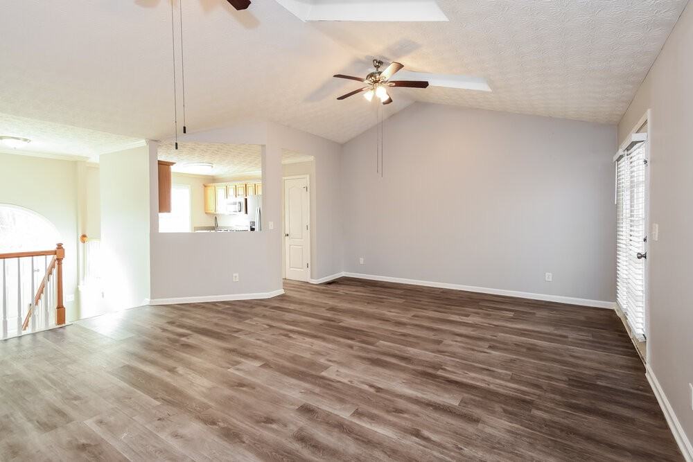 2682 Owens Ave Sw - Photo 5 of 17