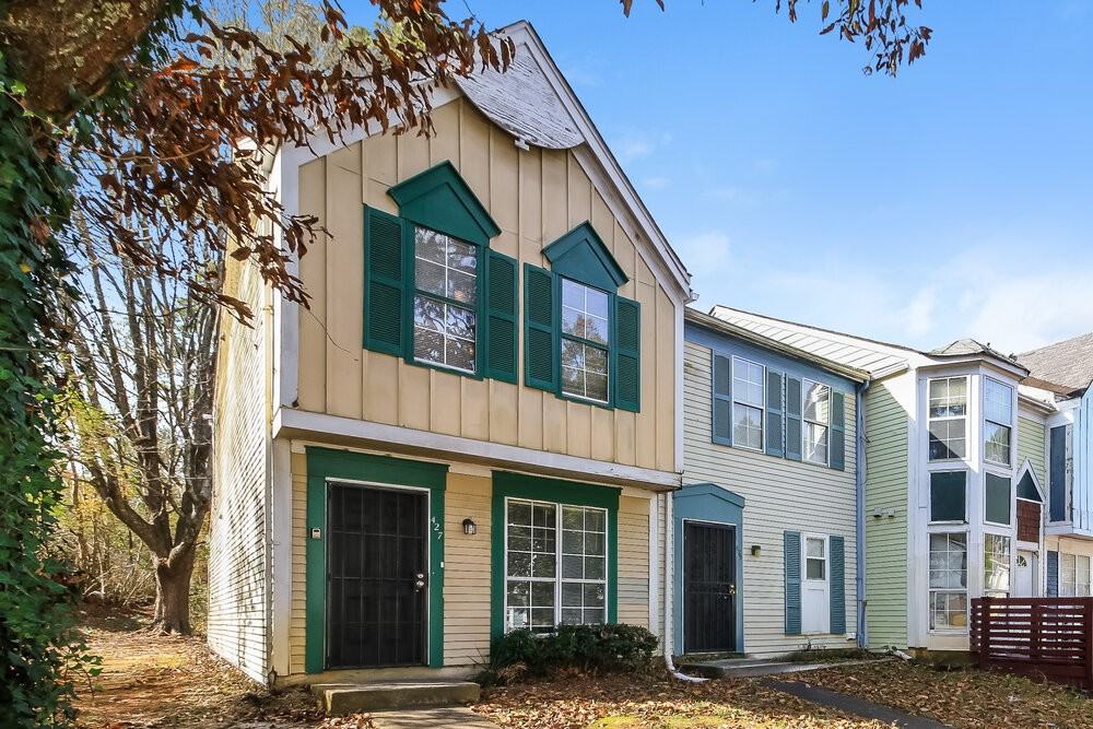 427 Prince Of Wales - Photo 4 of 17