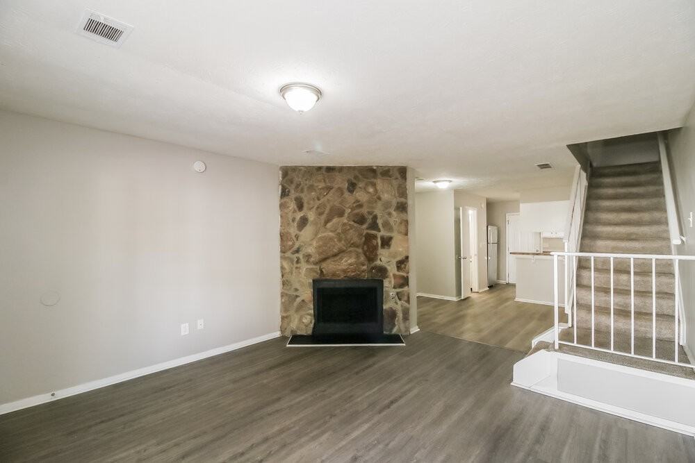 427 Prince Of Wales - Photo 7 of 17