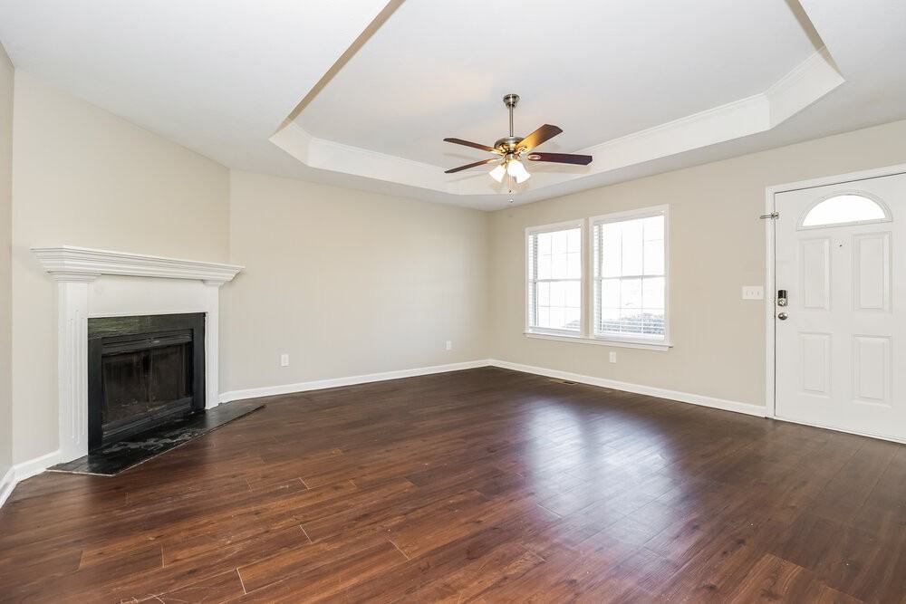 610 E Lake Cv - Photo 3 of 16