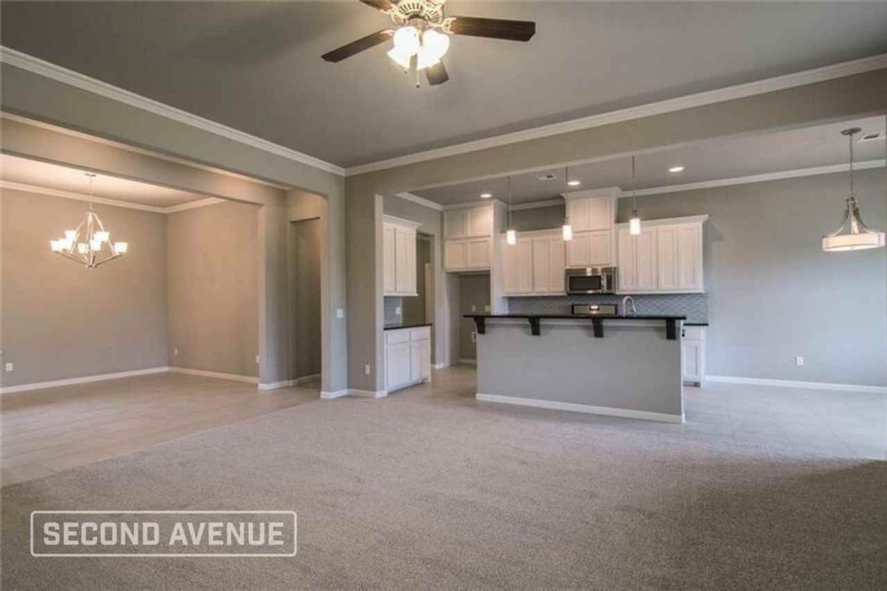 2401 Los Angeles Ave - Photo 4 of 23