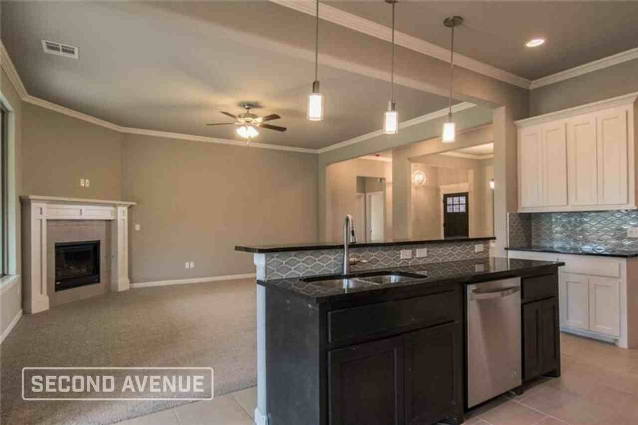 2401 Los Angeles Ave - Photo 5 of 23