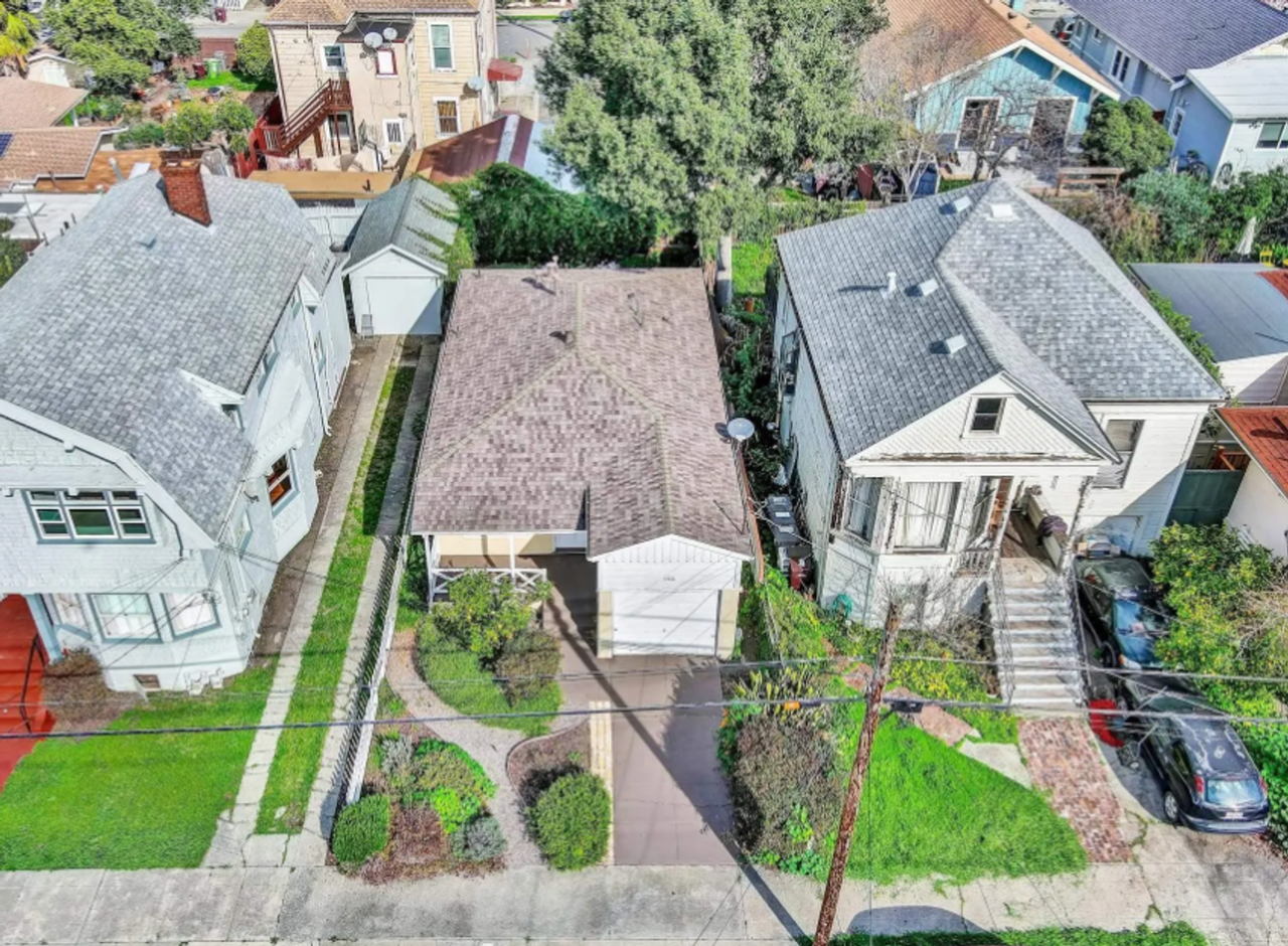 986 55th St - Photo 2 of 20