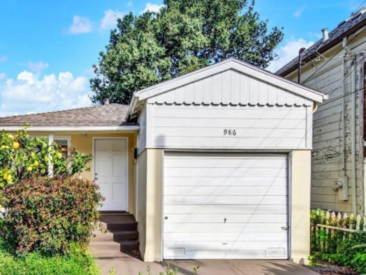 986 55th St - Photo 3 of 20