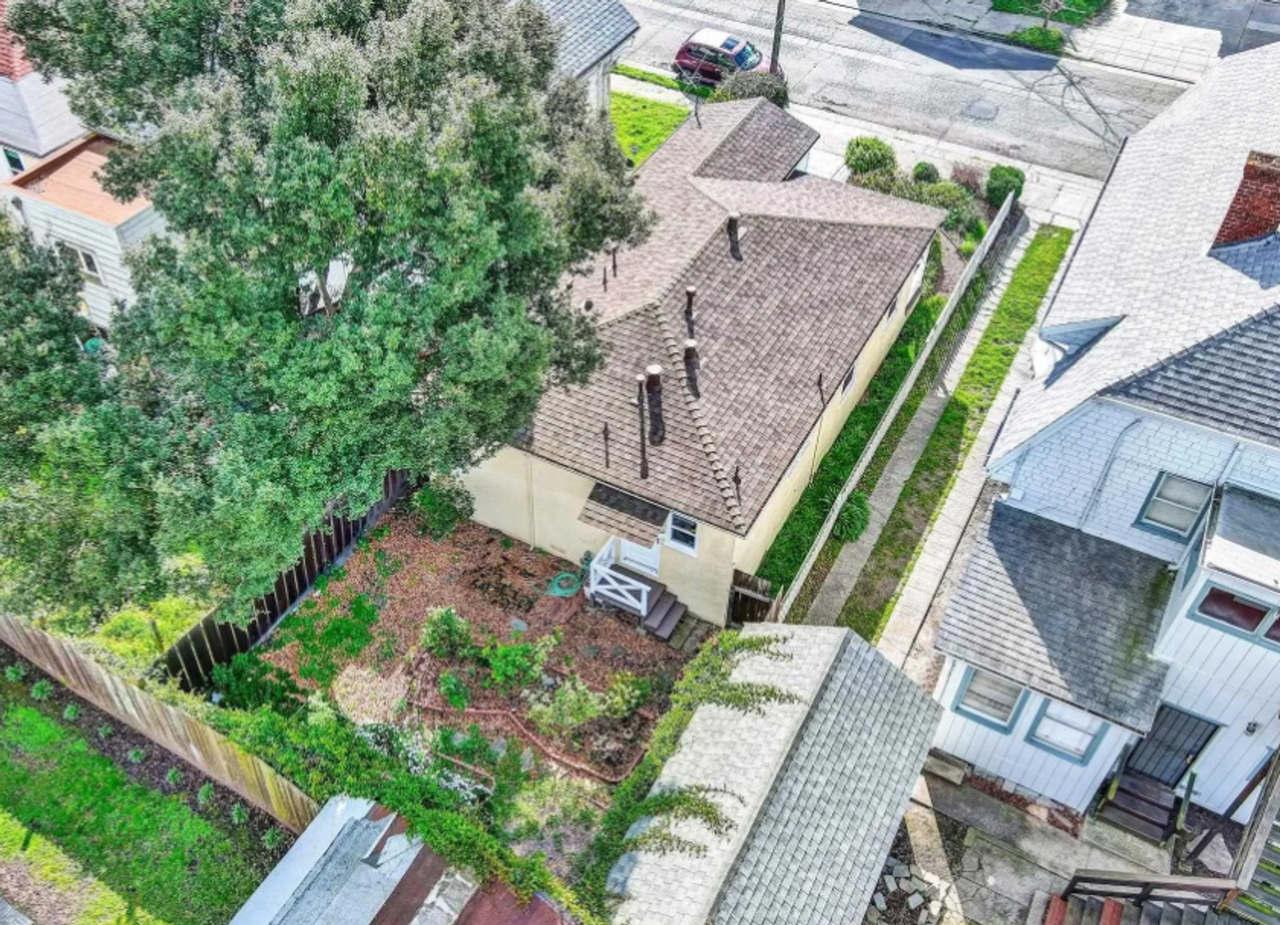 986 55th St - Photo 5 of 20