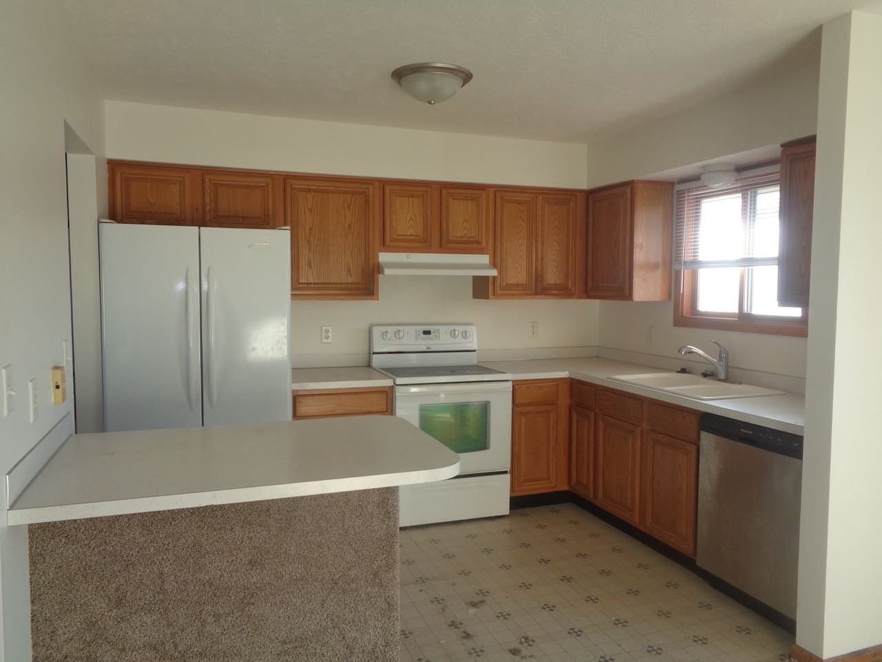 5305 West Madison Avenue - Photo 2 of 11