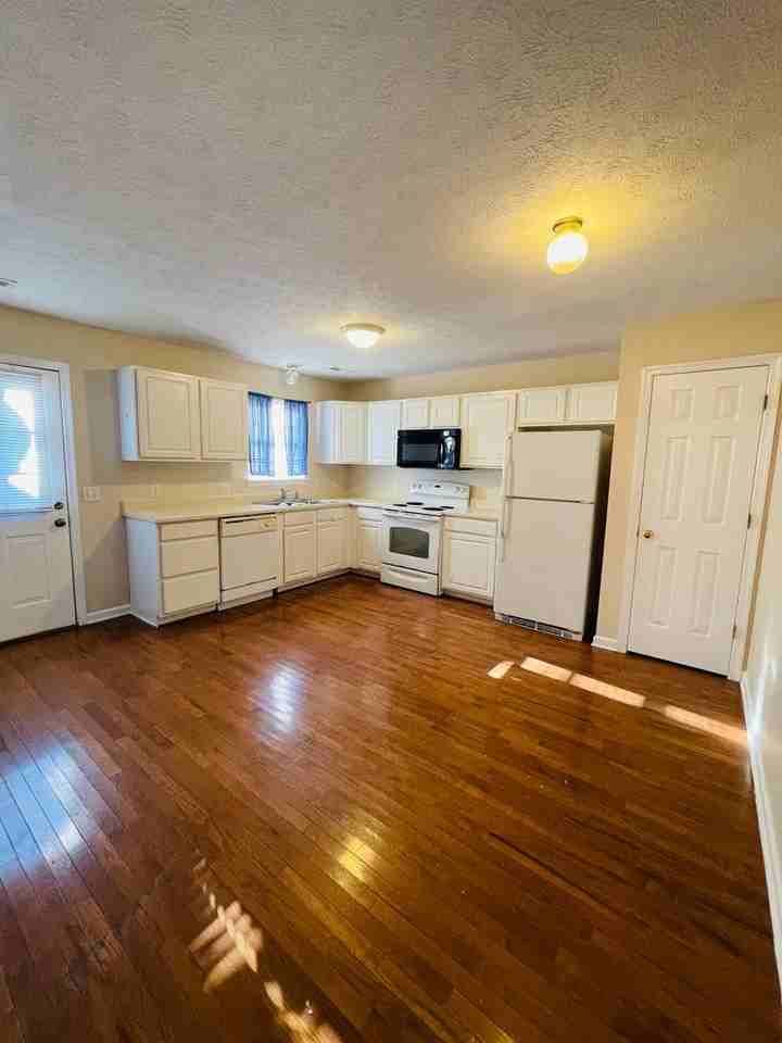 1202 Wordsworth Ct - Photo 5 of 15