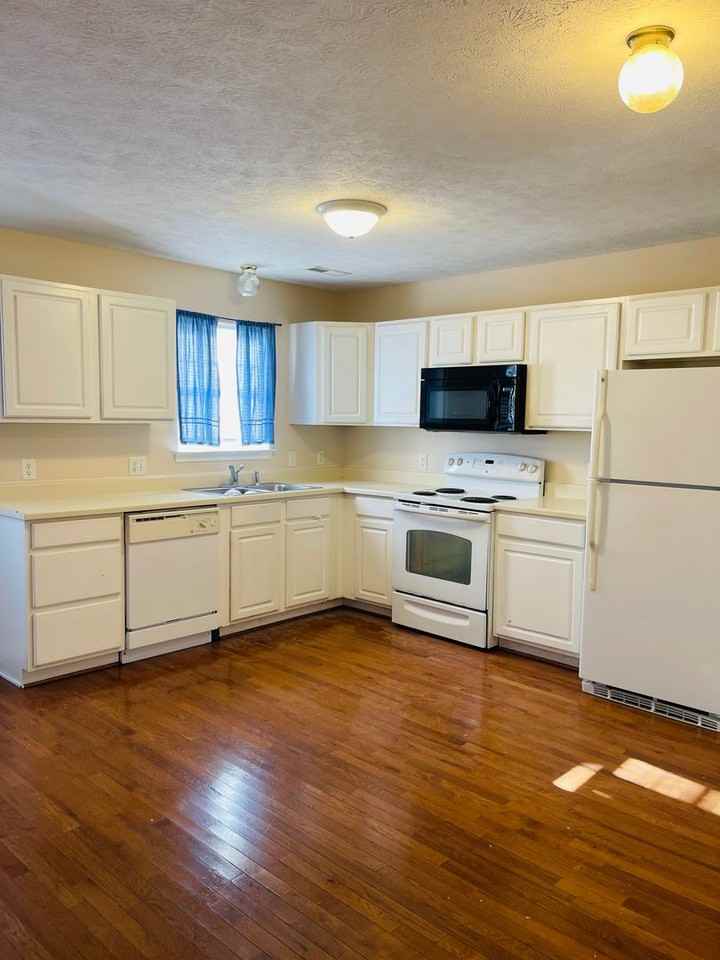 1202 Wordsworth Ct - Photo 6 of 15