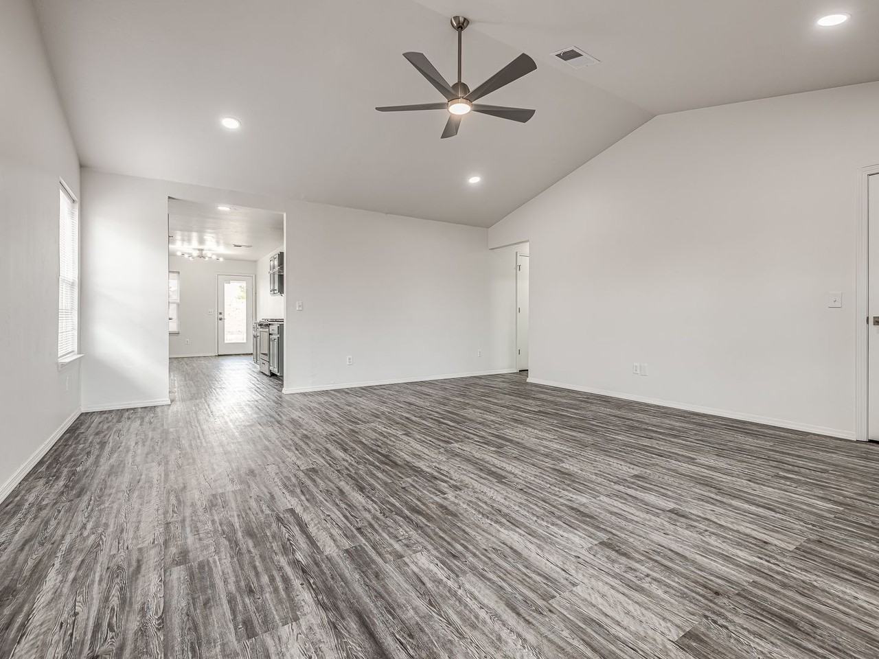 18705 Piedra Dr - Photo 4 of 20