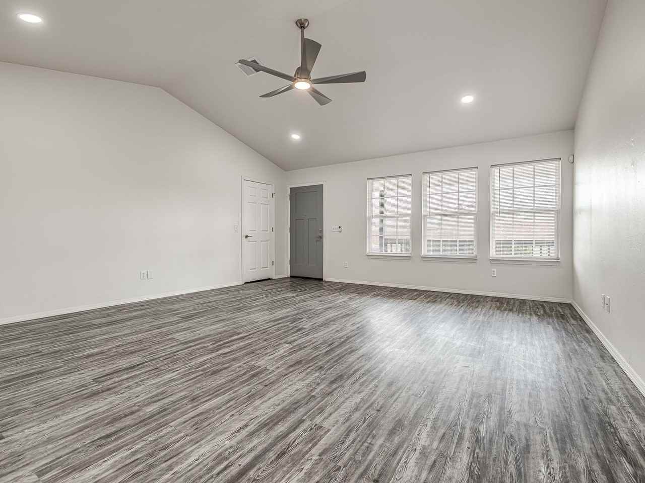 18705 Piedra Dr - Photo 5 of 20