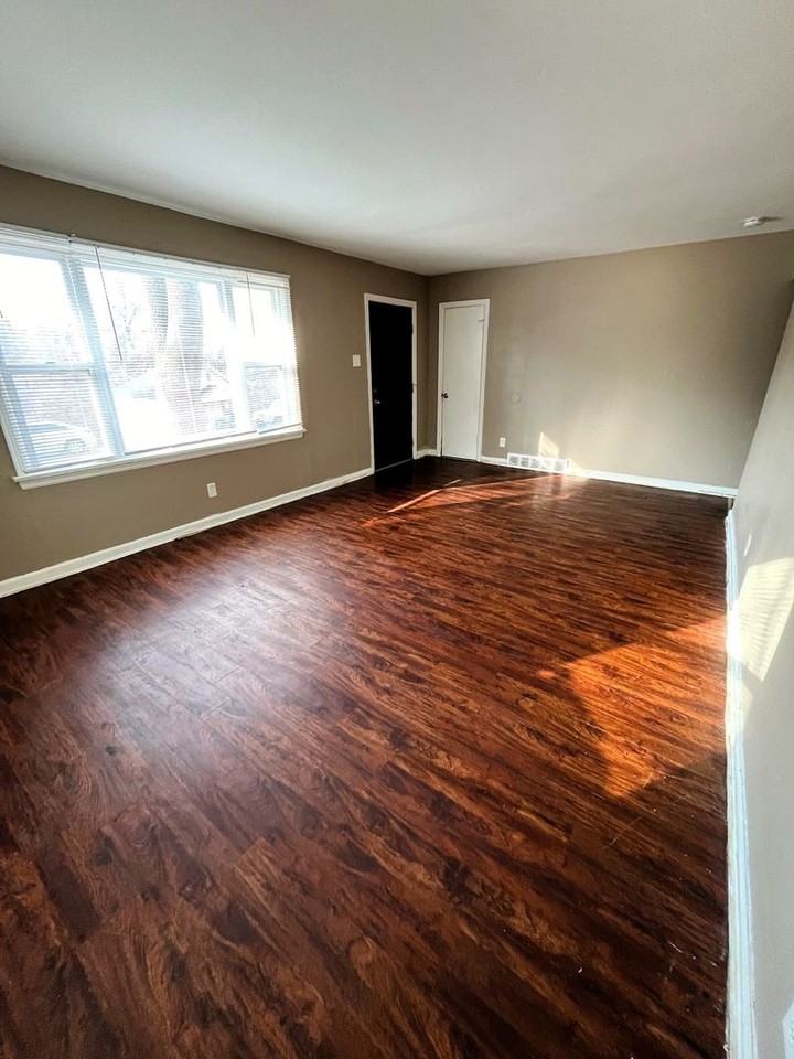 2823 Meadowlark Ave - Photo 3 of 15