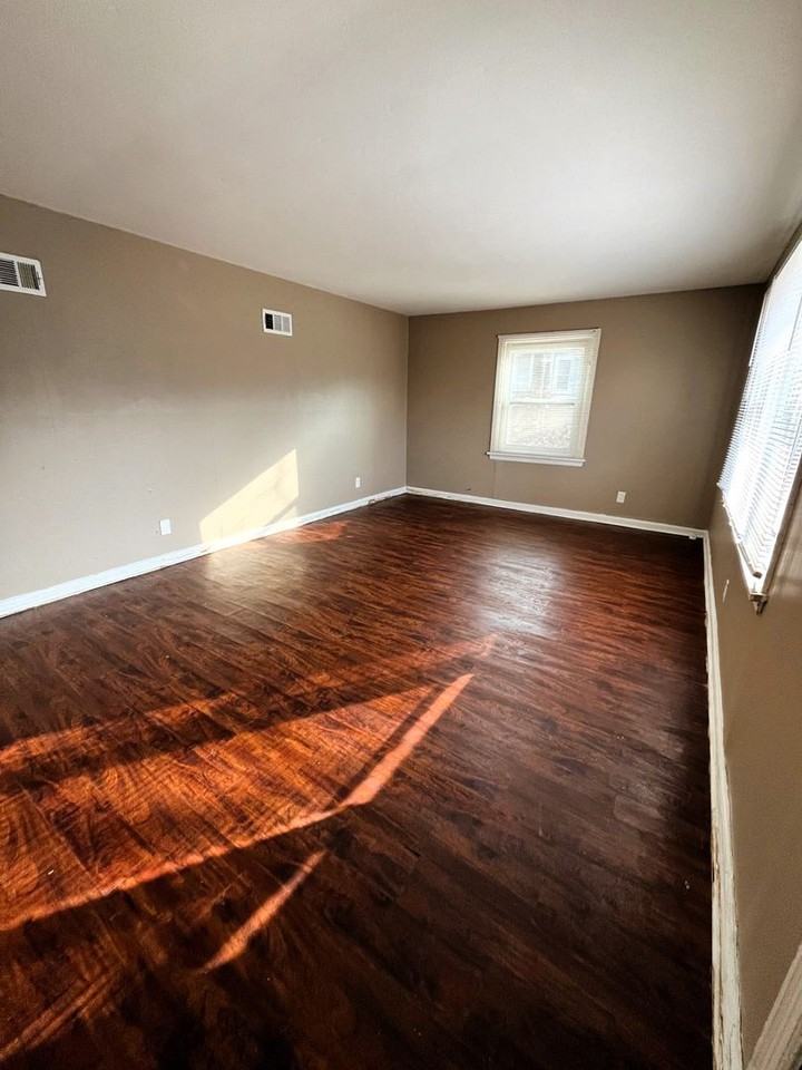 2823 Meadowlark Ave - Photo 4 of 15