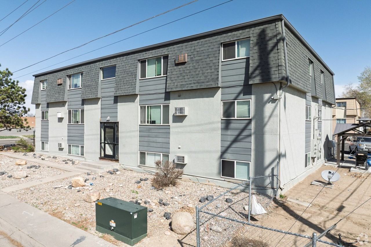 The Ponderosa - Photo 2 of 3