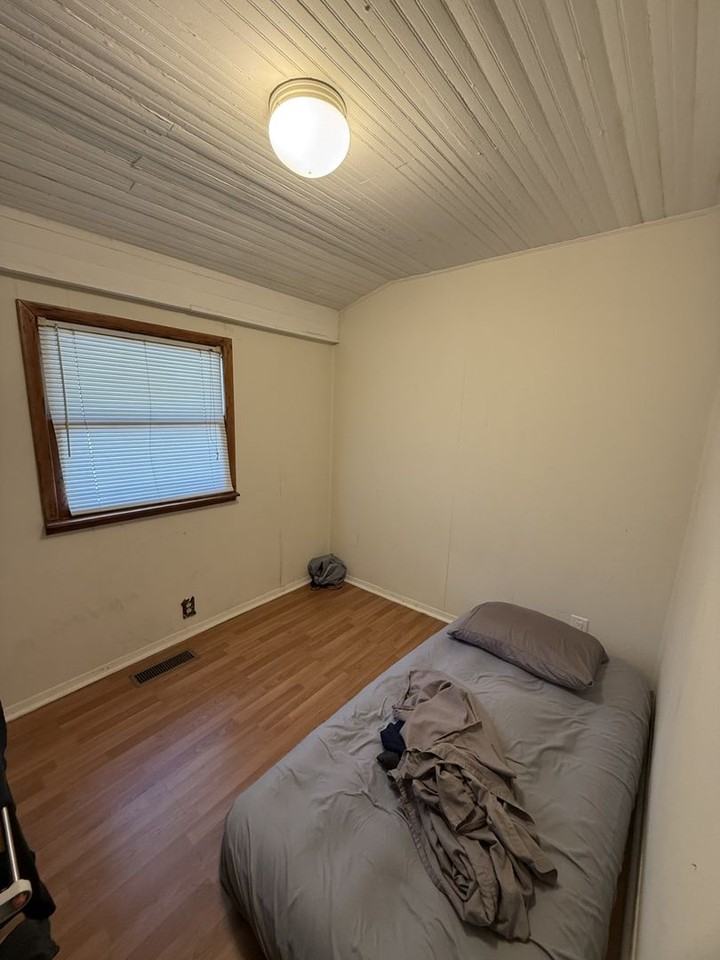 320 S Jackson St - Photo 6 of 8