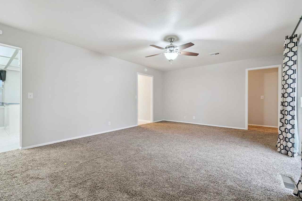 2508 Nw 109th St - Photo 3 of 29