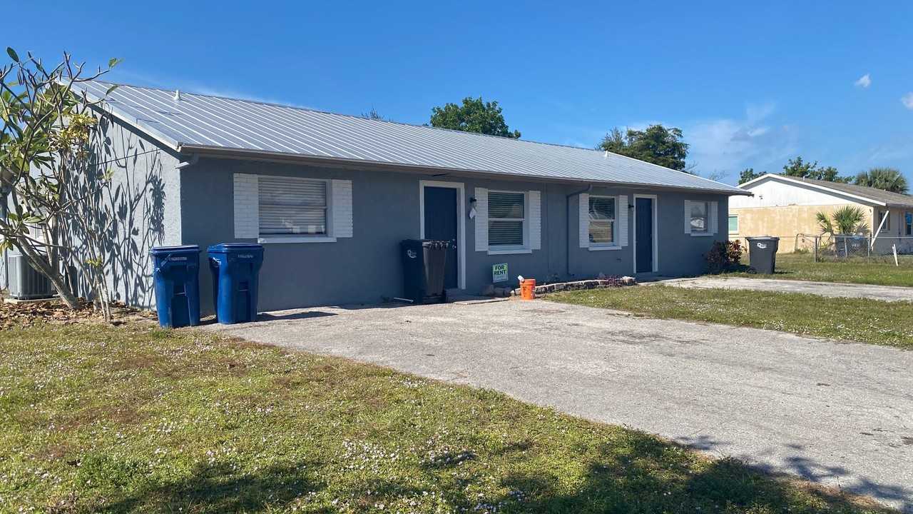 4520 67th St W #B - Photo 2 of 12