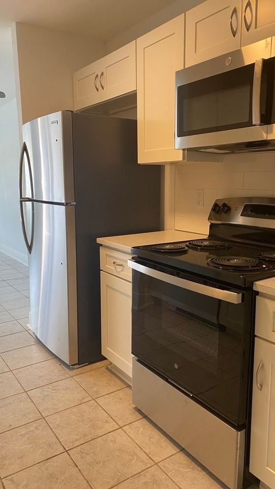 4520 67th St W #B - Photo 4 of 12