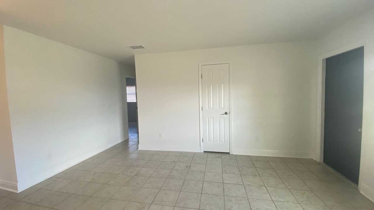 4520 67th St W #B - Photo 7 of 12