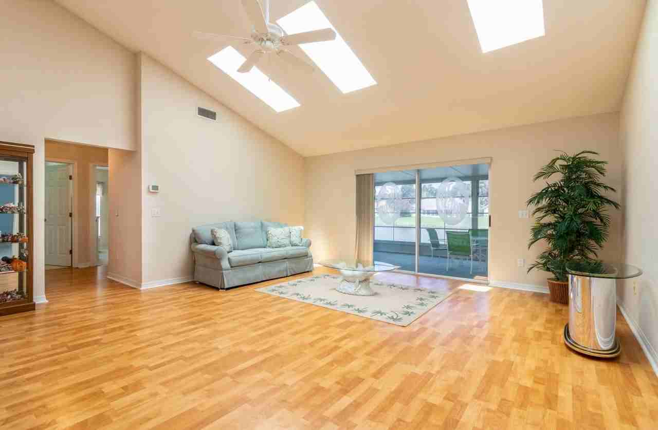 220 Hollowbrook Cir - Photo 3 of 24