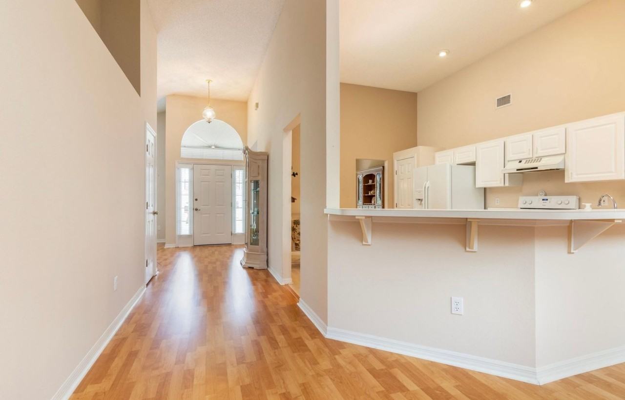 220 Hollowbrook Cir - Photo 5 of 24