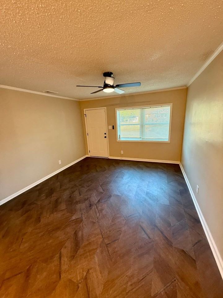 2516 Medford Place - Photo 2 of 15