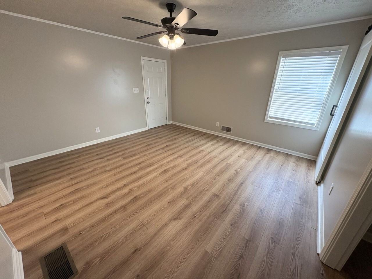 355 Sunset Dr - Photo 3 of 8