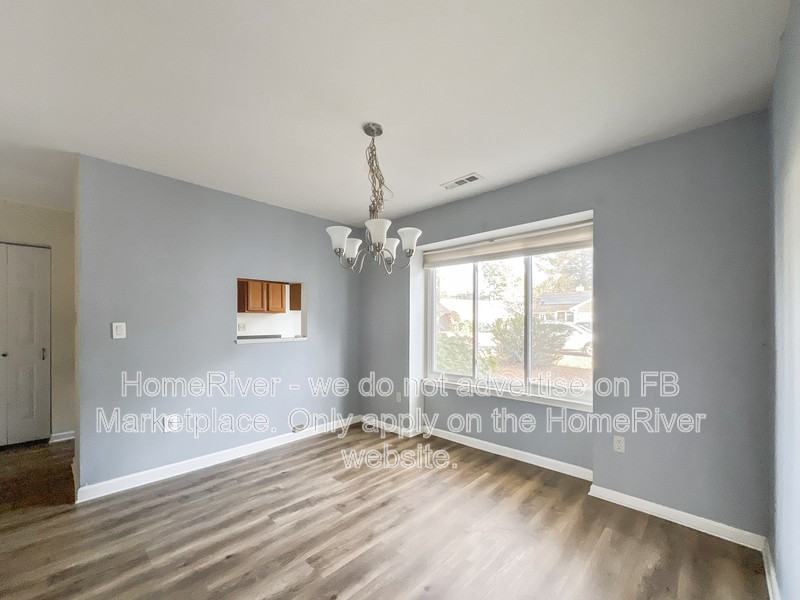 604 Edgewater Dr - Photo 5 of 20