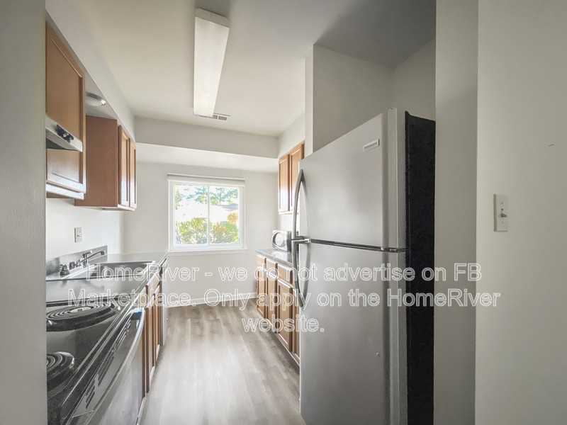 604 Edgewater Dr - Photo 6 of 20