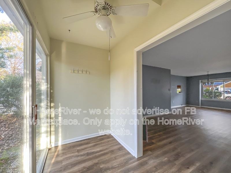 604 Edgewater Dr - Photo 7 of 20