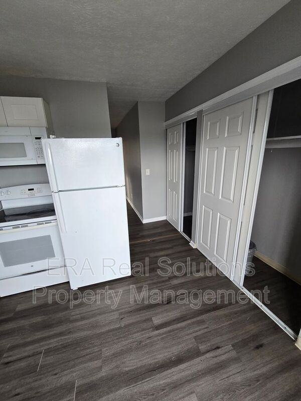 690 Kingsford Rd - Photo 6 of 21